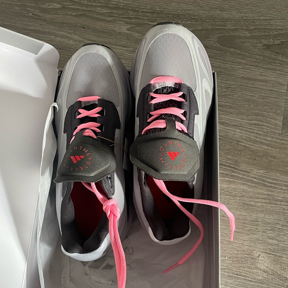 Nike Sneakers with Gray and Pink Highlights